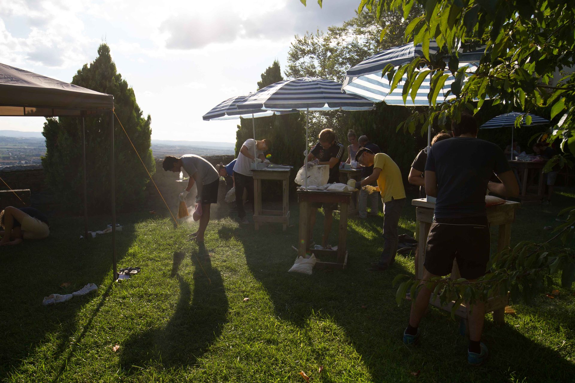 An afternoon practice at Cortona Week, hands at work in a studio.
